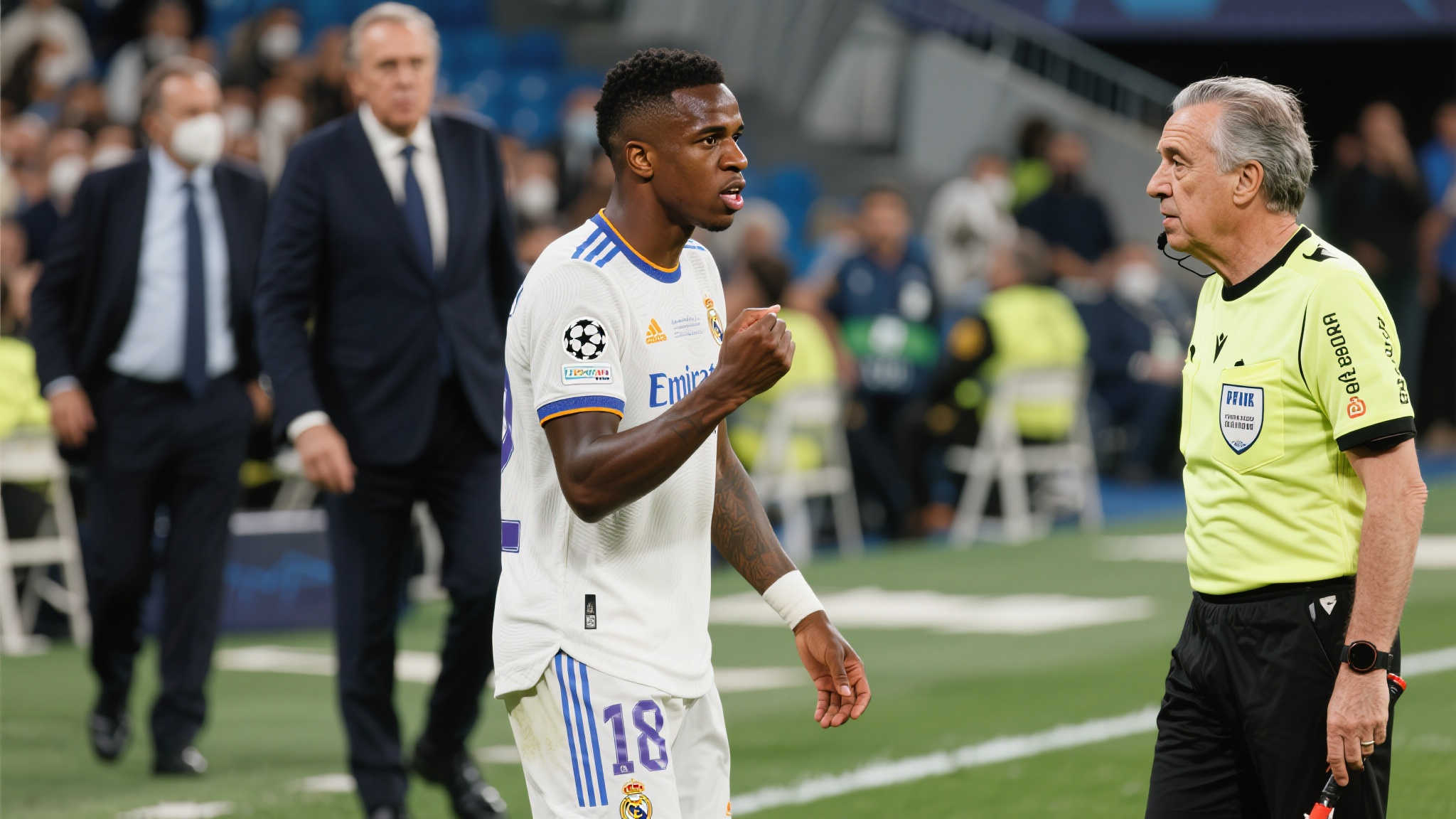 马卡:吕迪格投诉帕丘卡球员种族歧视⚠️ 皇马介入调查启动程序 随后,在获知具体对话内容后,身为受害者的吕迪格主动